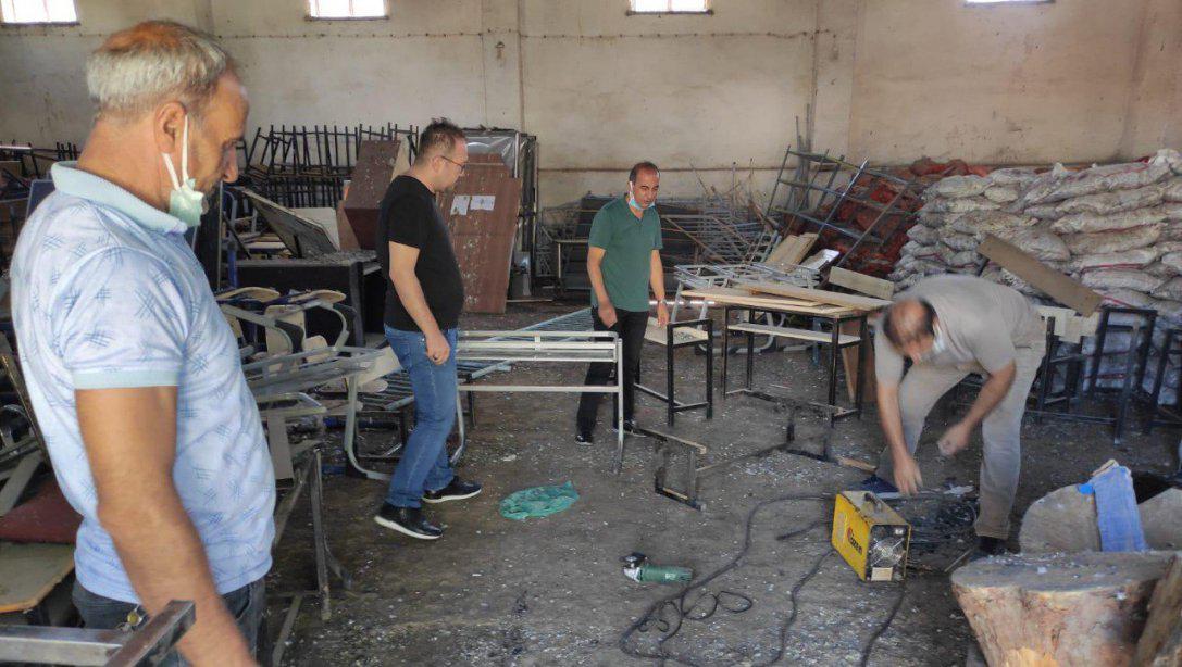 Patnos İlçe Milli Eğitim Müdürlüğü Atölyede Eskiyen Masa ve Sandalyeleri Yeniliyor